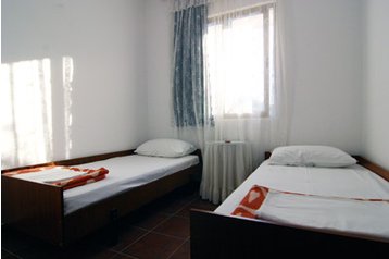 Crna Gora Privát Utjeha, Eksterijer